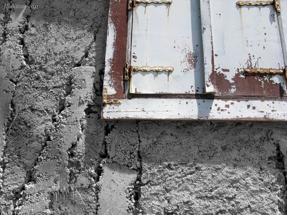 Rusty Window, Old Skala...