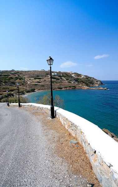 Let\'s start with another nice beach on Syros : Kini.