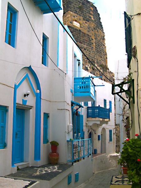 White and blu houses