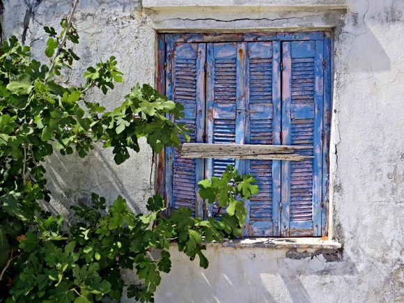 01-09-2018 Ikaria: Old window shutters