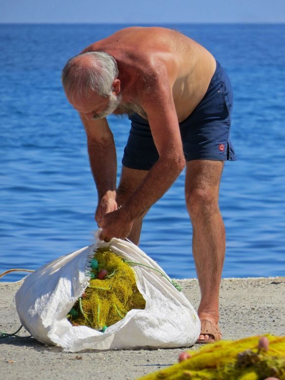 08-09-2018 Ikaria: Fisherman with nets