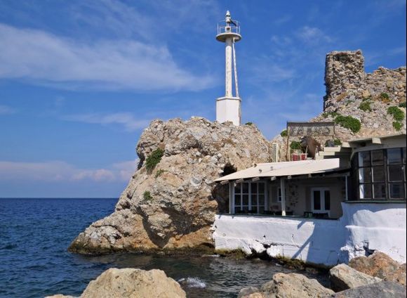 17-09-2014  Leros: Agia Marina Café/Bar between the rocks