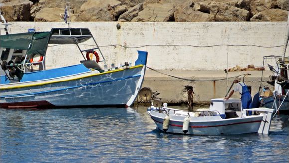 07-09-2018 Ikaria: Parking the boat .......
