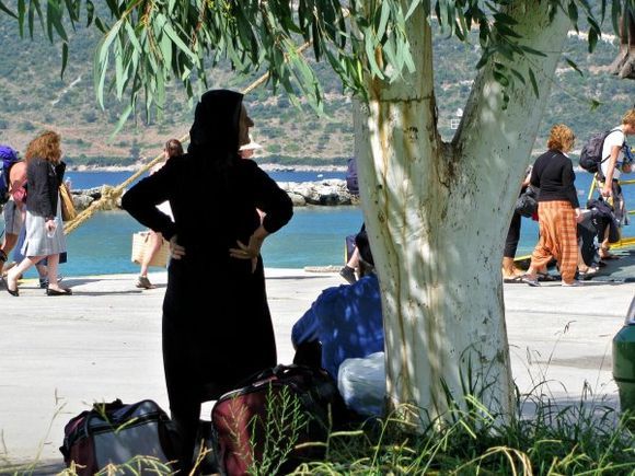 05-09-2010  Lefkas:  Waiting for the ferry 1