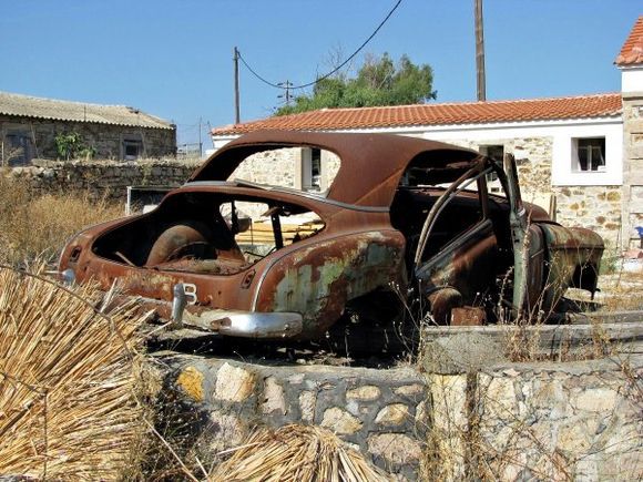 12-09-2012: Lesbos: For sale, old car, first owner ...;-)