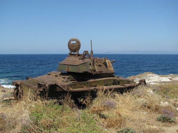 13-09-2011  Lesbos:  Old tank  Gavathas