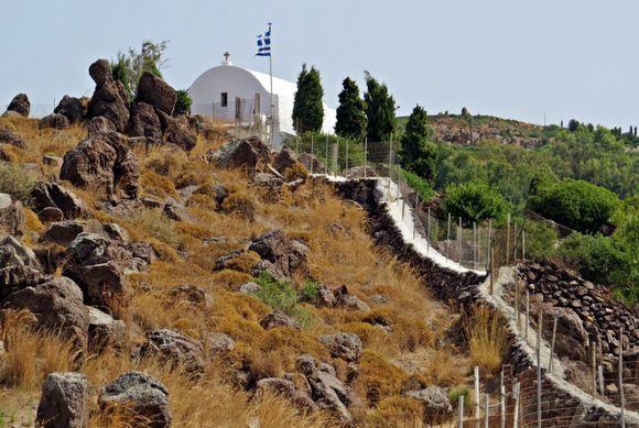 07-09-2015 Patmos; Church between the rocks