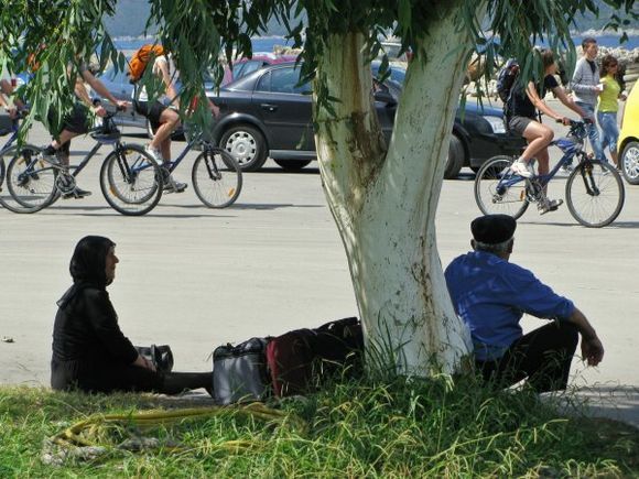 05-09-2010  Lefkas:  Waiting for the ferry 2