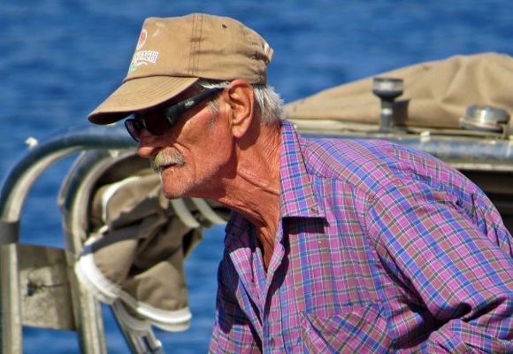 08-09-2017 Fourni: Concentrated fisherman