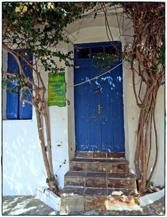 13-09-2020 Ikaria: Evdilos .......Jus a nice blue door