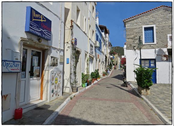 20-09-2020 Ikaria: Agios Kirikos ....... A quiet street in Agios Kirikos