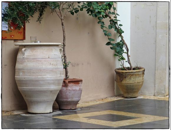 09-09-2021 Rethymno: Some pots in a streetcorner