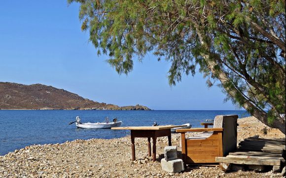 02-09-2020 Patmos: Alykes ........Relaxing place with sofa