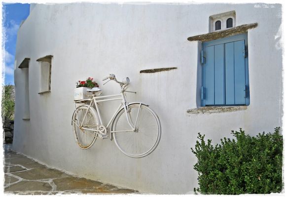 07-09-2022 Tinos: Volakas .........Bicycle storage 