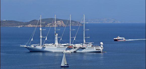 25-09-2019 Patmos: Bay of Skala .........A verry big four-master