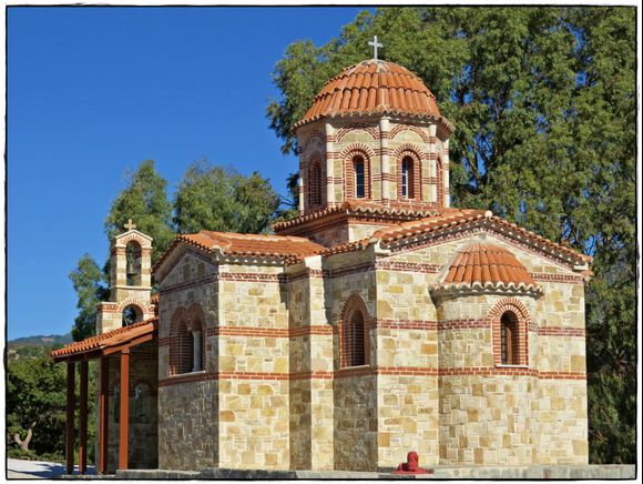 25-09-2022 Samos: A small pretty new church somewhere inland at Samos