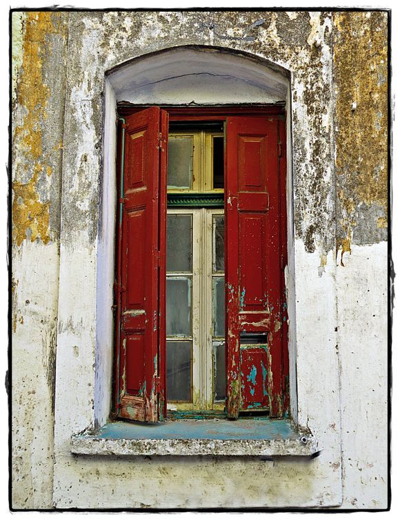 27-09-2022 Samos: Pyrgos .......Old window in old wall