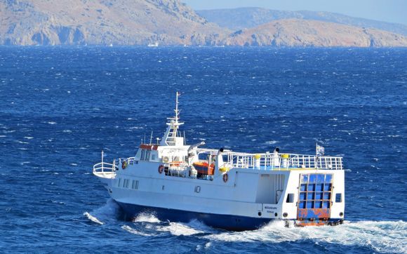21-09-2018 Ikaria: The small ferry on his daily trip from Ikaria (Agios Kirikos) to Fourni