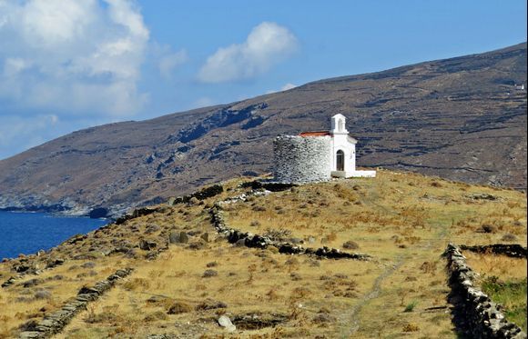 27-08-2022 Andros: Grias Pidima .........Small church in de landscape