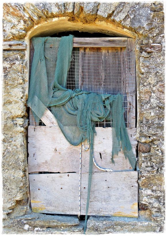 18-09-2019 Ikaria:  Old window