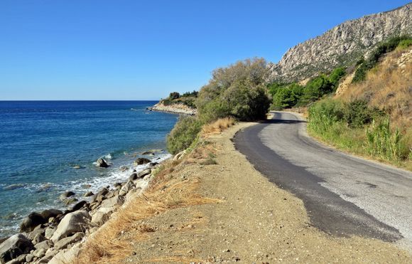 22-09-2019 Ikaria: Coastal road on Ikaria