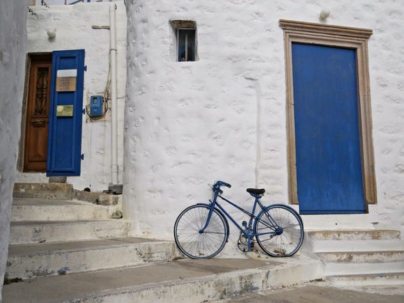 24-09-2019 Patmos: Skala .......Just a bike on the stairs .......