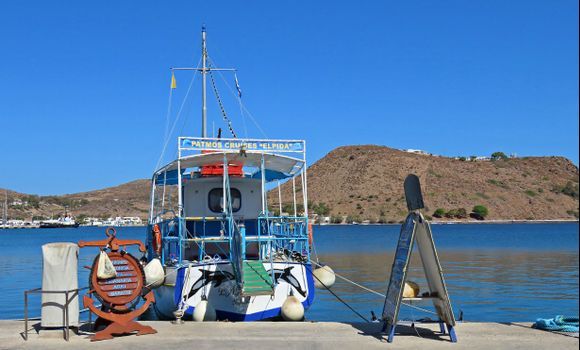 04-10-2024 Patmos: Skala ......An excursion boat also needs some rest 😉