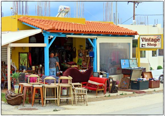 28-09-2023 Crete: Plakias .....Colourful Vintage shop