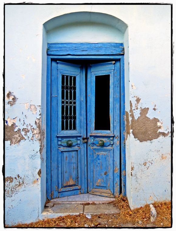16-09-2020 Ikaria: Manganites .....Just an old blue door