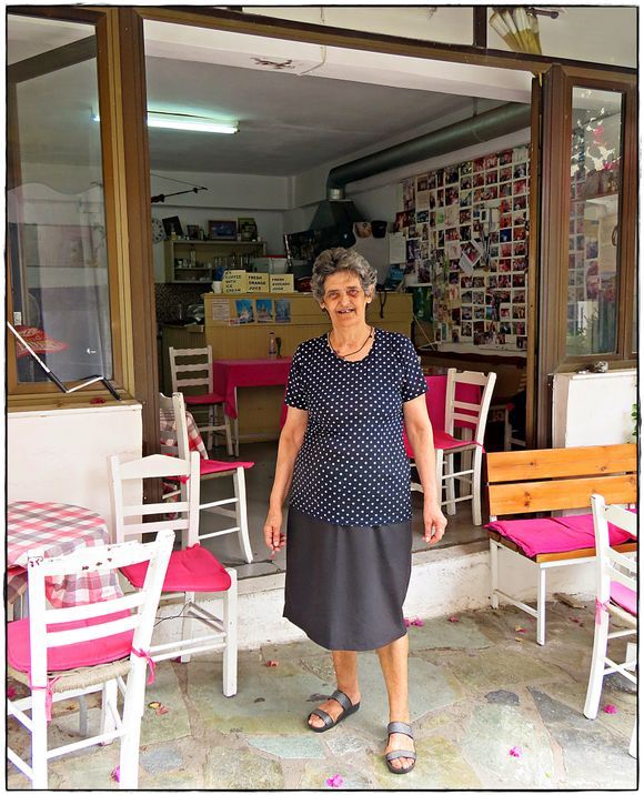 08-09-2023 Argiroupoli: The very friendly owner of a cafe in Argiroupoli
