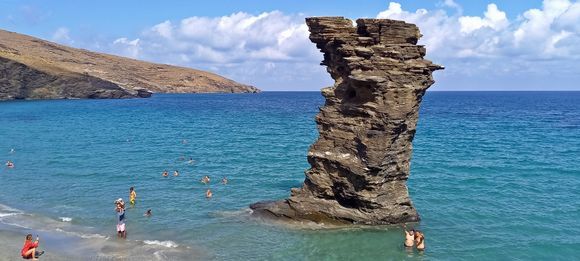 27-08-2022 Andros: Grias Pidima .......A huge boulder near the beach of Grias Pidima