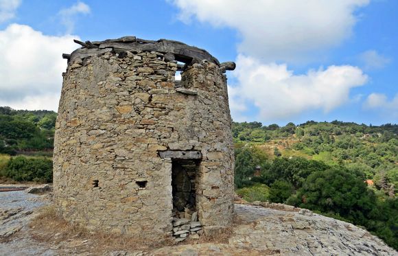 14-09-2020 Ikaria: Very old mill in the landscape of Ikaria
