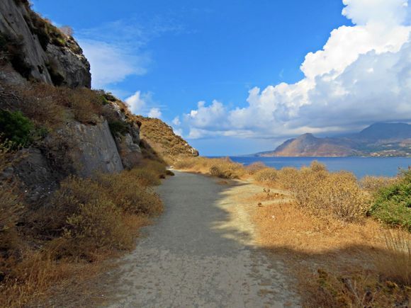 05-09-2023 Crete: Walking path near Plakias
