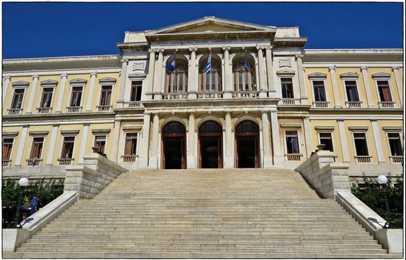 14-09-2022 Syros: Ermoupolis ........The impressive town hall of Ermoupolis