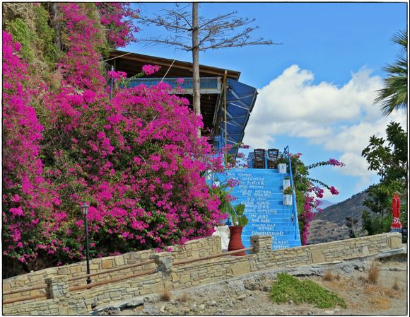 10-09-2021 Agia Galini: Colourful bougainville and stairs at Agia Galini