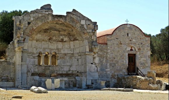 29-08-2020 Kalymnos: Ruin with old church near Pothia