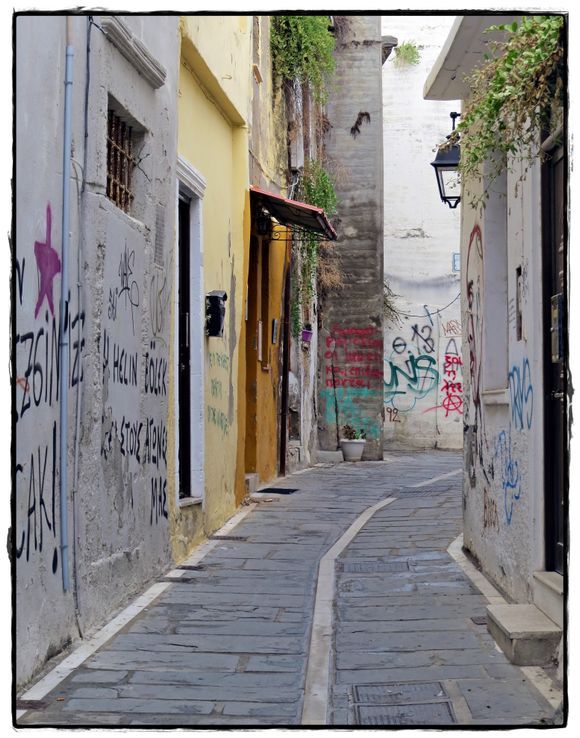 09-09-2021 Rethymno: Small alley in Rethtymno