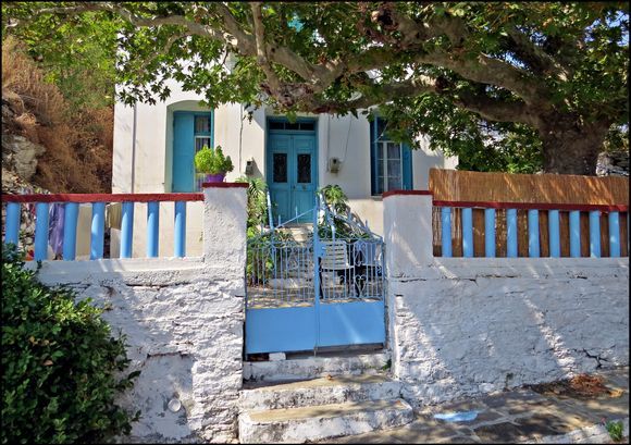 13-09-2020 Ikaria: Evdilos ......A nice house with a beautiful Plane tree