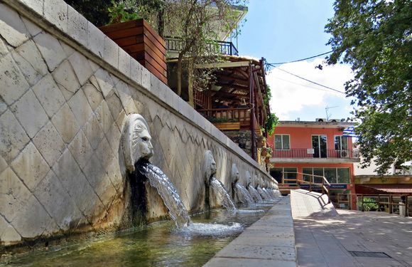 10-09-2021 Spili: The venetian fountain at Spili