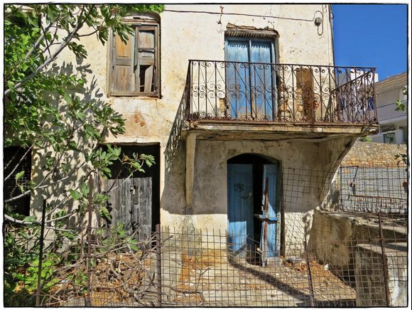 21-09-2019 Ikaria: Agios Kirikos .......... Old house (The beauty of decay....)