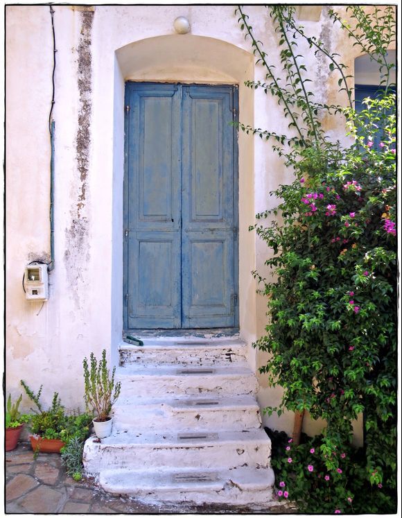 12-09-2019 Ikaria: Evdilos .......Just an old door