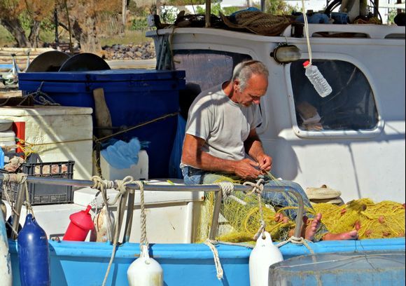 28-09-2019 Patmos: Skala .......Fisherman reparing the nets