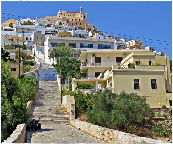 10-09-2022 Syros: Ermoupolis ........With the stairs from Ermoupolis to Ano Syros