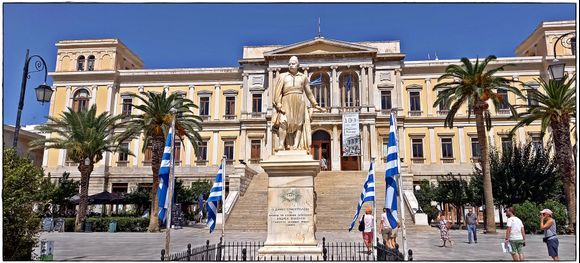 10-09-2022 Syros: Ermoupolis ..........The beautiful town hall of Ermoupolis