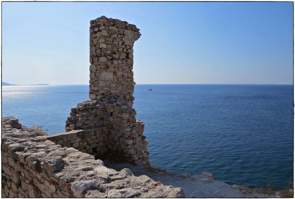 11-09-2019 Samos: Pythagori .........Old ruin at sea