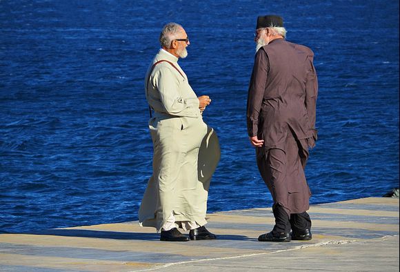 22-09-2022 Patmos: Skala .........A conversation on the quay