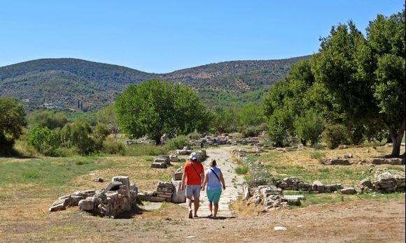 23-09-2022 Samos: Ireon ..........West of Pythagorion is the most important archaeological site of Samos, the Ireon (Heraion). Ireon is also a small coastal village.