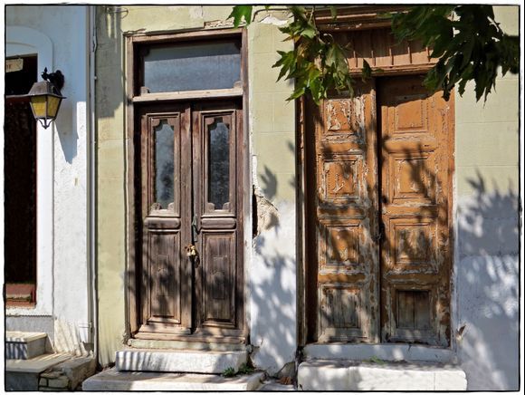 22-09-2020 Samos: Pythagorio .....Old doors
