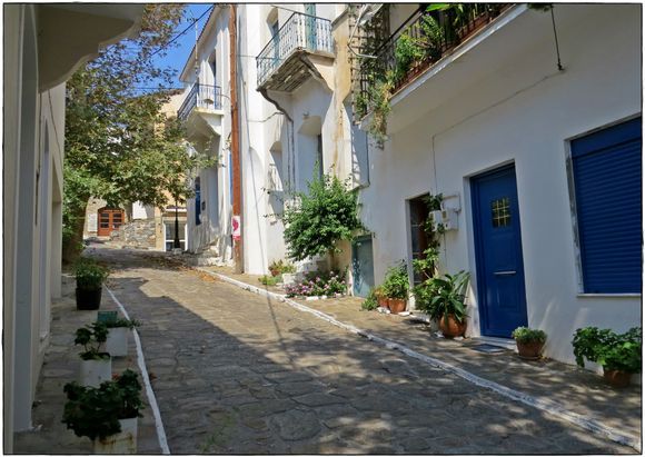 13-09-2020 Ikaria: Evdilos ..........A quiet street in Evdilos