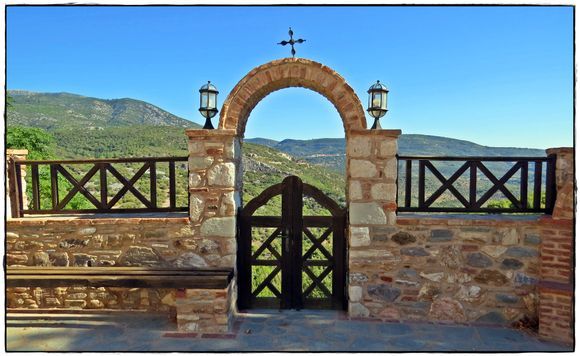 25-09-2022 Samos:  Monastery ...........  Fortunately, the gate was locked because behind the gate you just fall into the depths